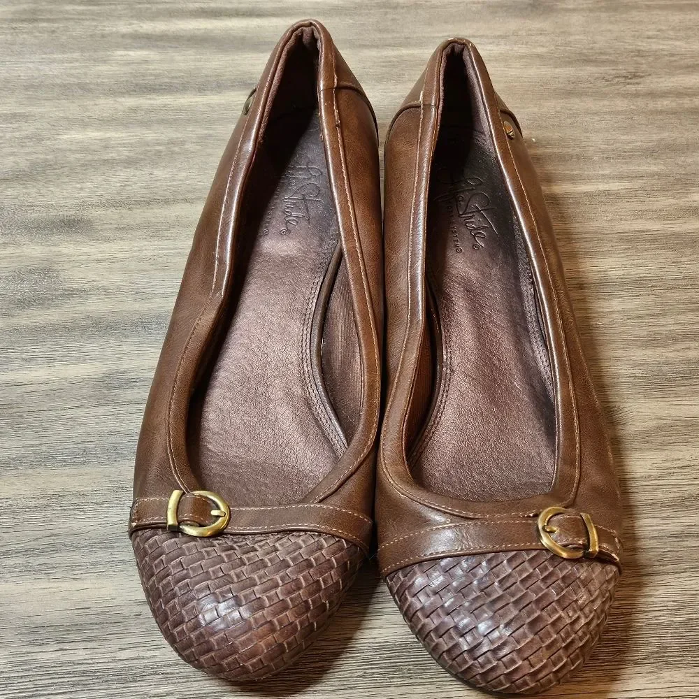 Women's Life Stride Faux Leather Brown Wedge Pump Slip On Shoe Size 11 Wide